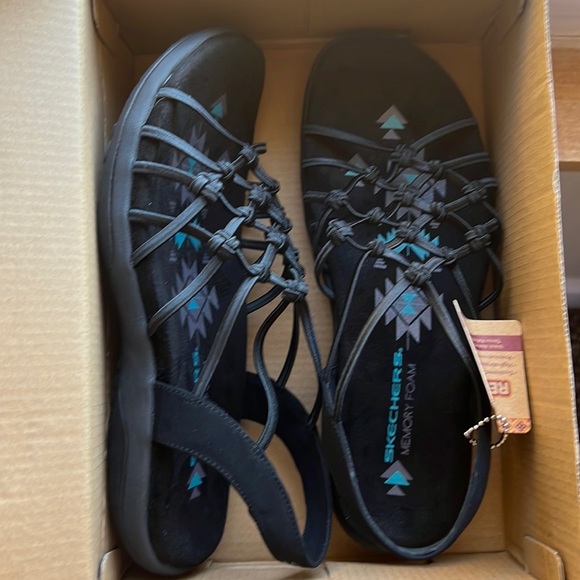 Skechers Shoes - NWT✨ Sketchers sandals